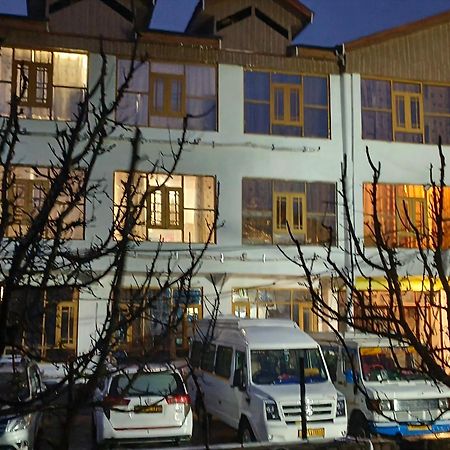 Hotel Gulmarg Residency, Kunzer Gulmarg Buitenkant foto