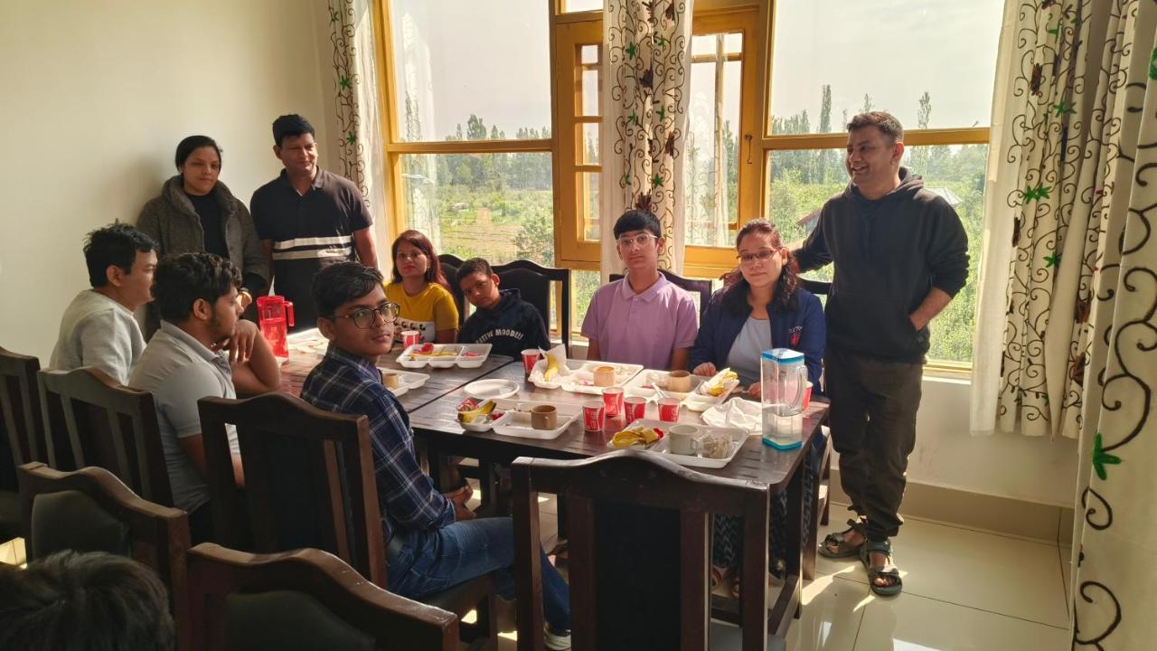 Hotel Gulmarg Residency, Kunzer Gulmarg Buitenkant foto