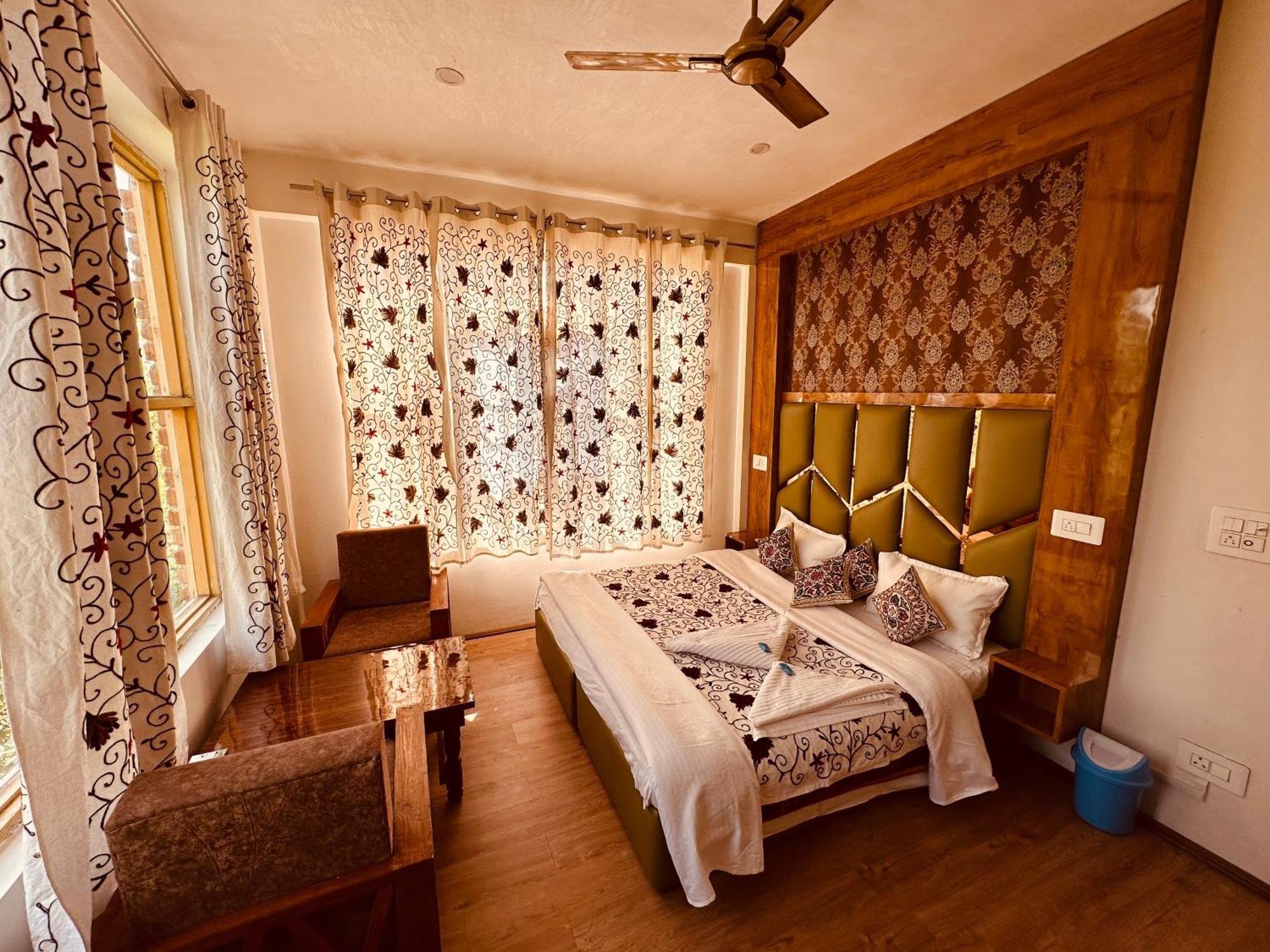 Hotel Gulmarg Residency, Kunzer Gulmarg Buitenkant foto