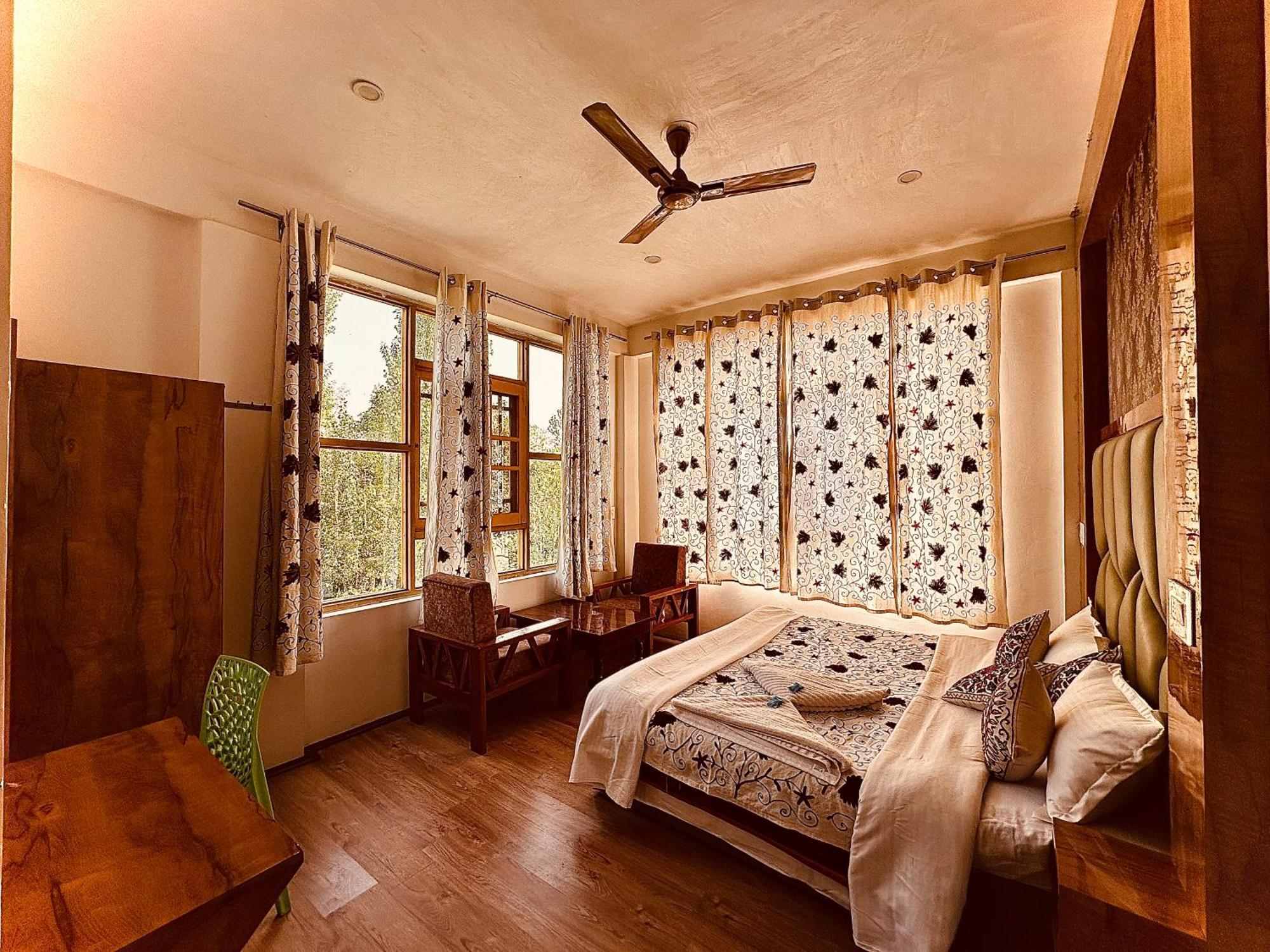 Hotel Gulmarg Residency, Kunzer Gulmarg Buitenkant foto