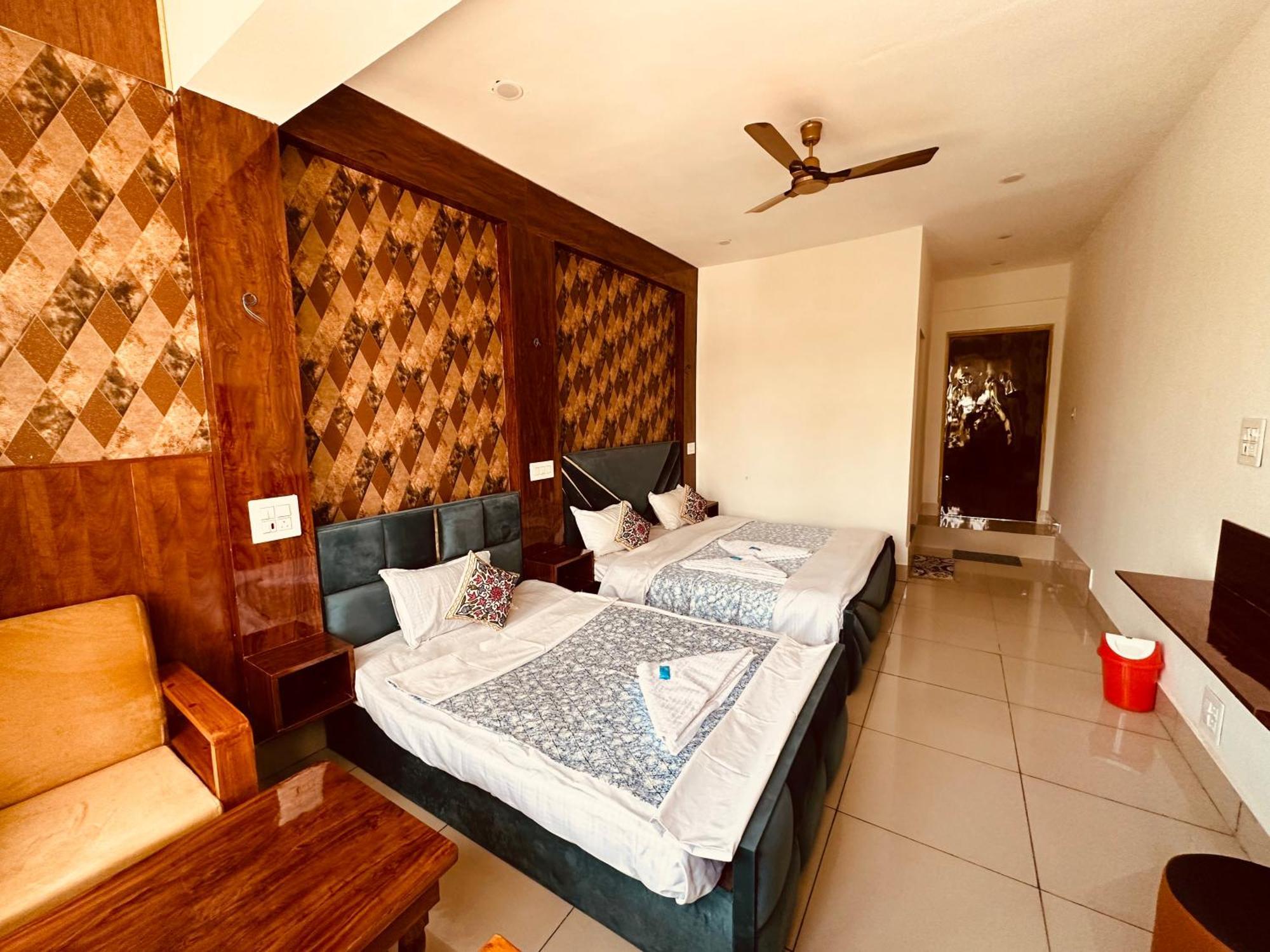 Hotel Gulmarg Residency, Kunzer Gulmarg Buitenkant foto