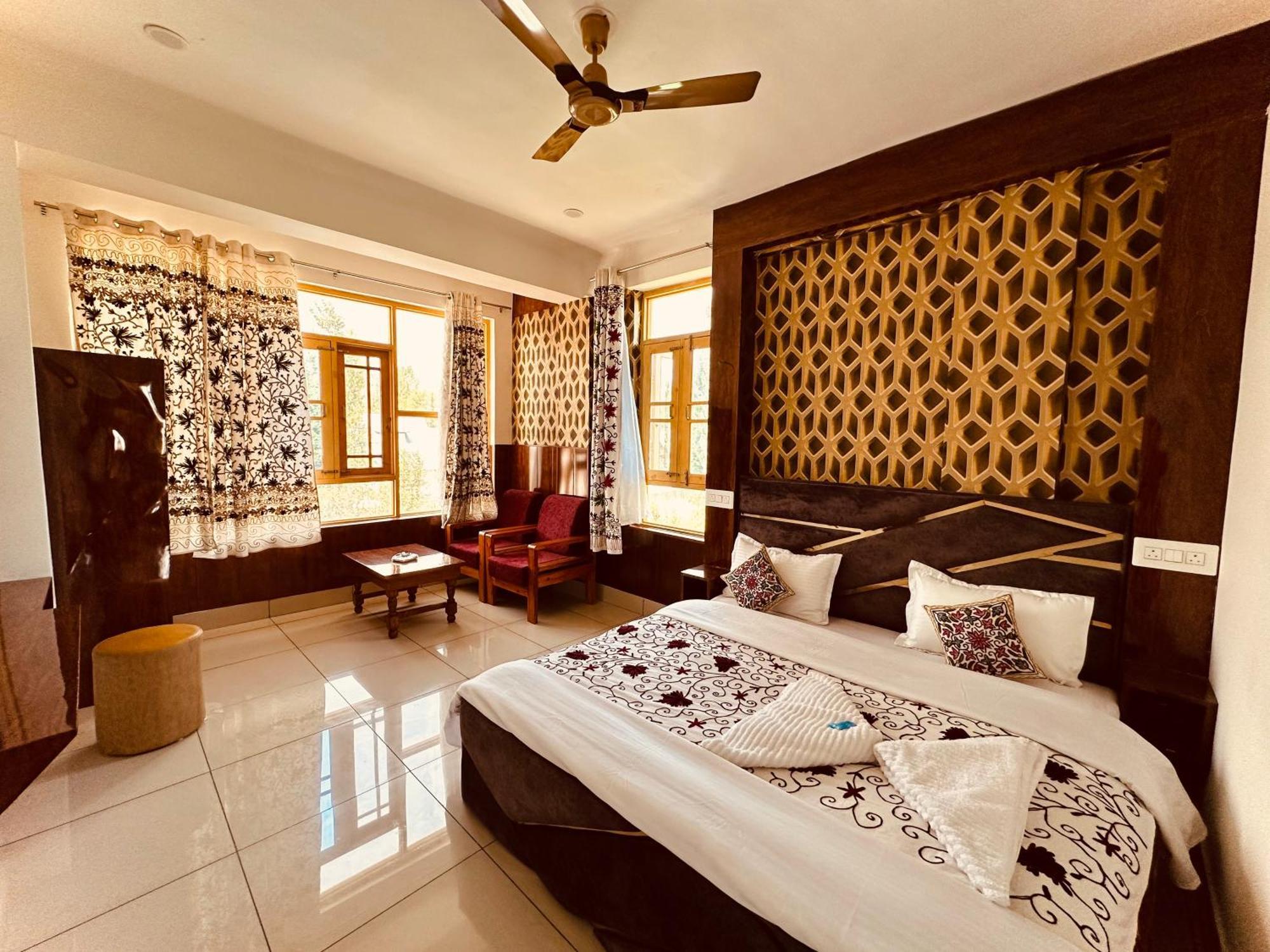 Hotel Gulmarg Residency, Kunzer Gulmarg Buitenkant foto