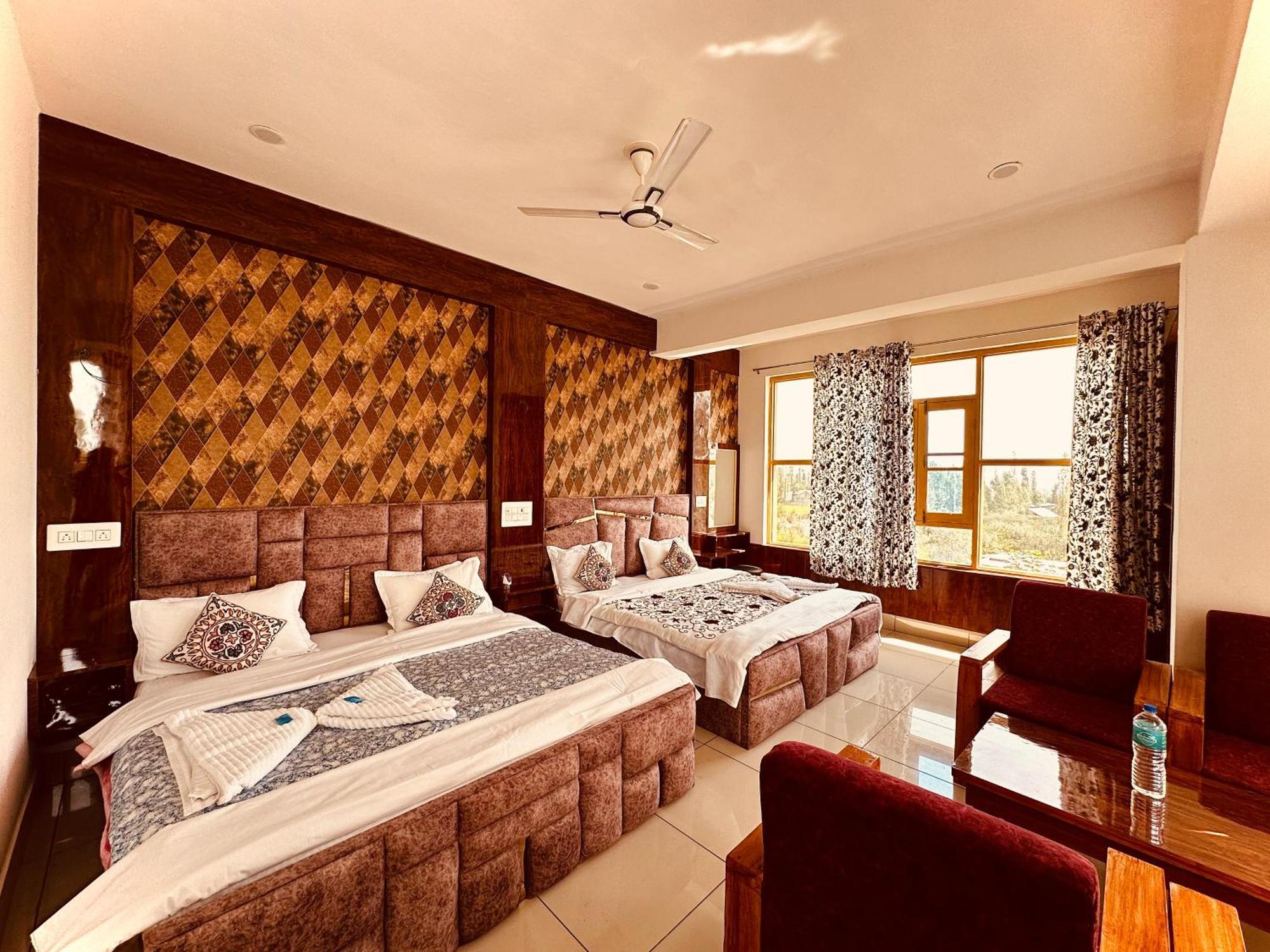 Hotel Gulmarg Residency, Kunzer Gulmarg Buitenkant foto