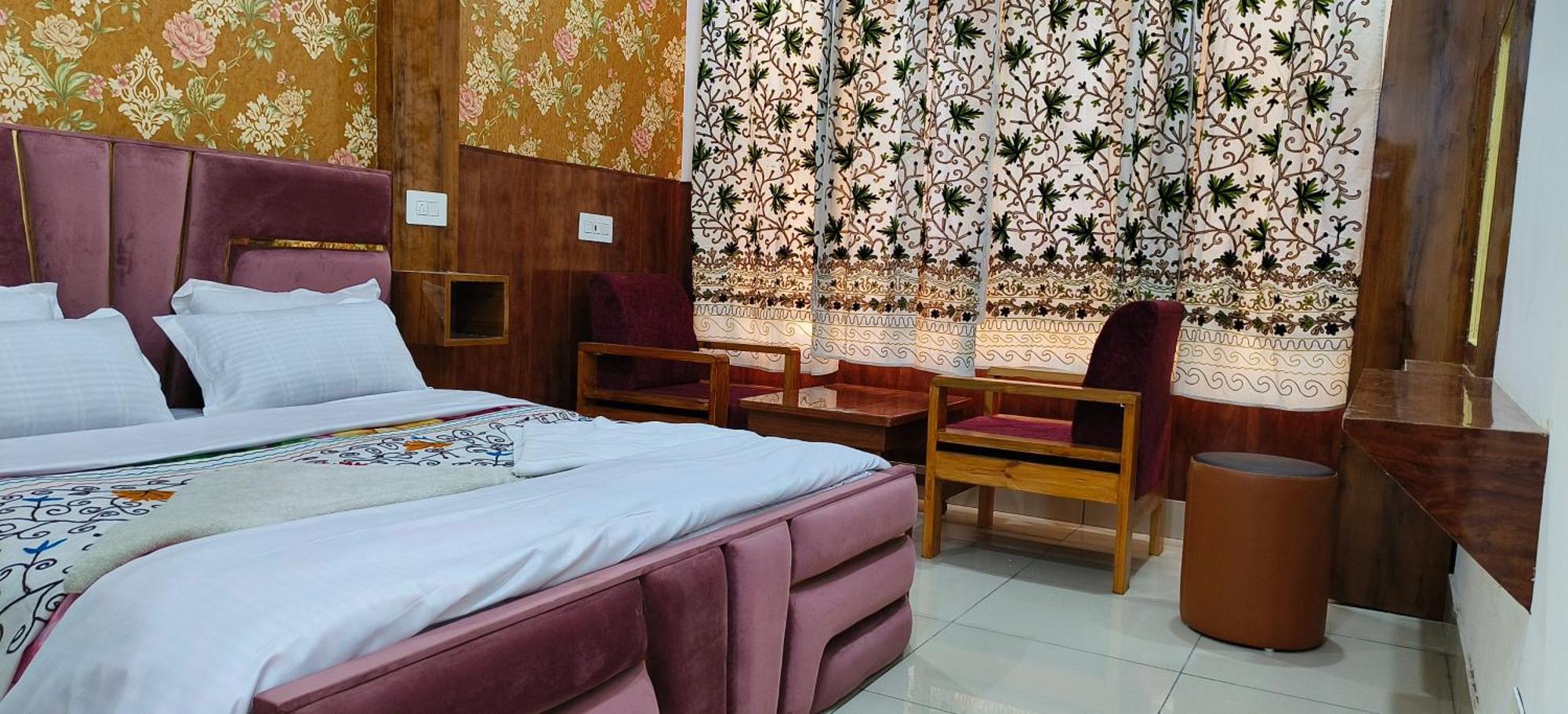 Hotel Gulmarg Residency, Kunzer Gulmarg Kamer foto